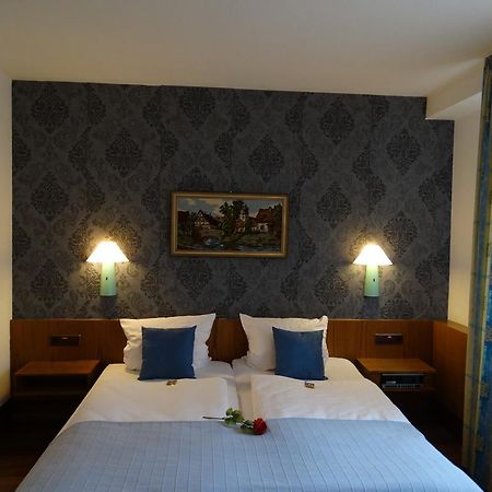 S&L Hotel Нойс Екстер'єр фото