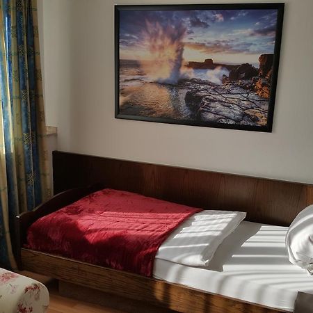 S&L Hotel Нойс Екстер'єр фото
