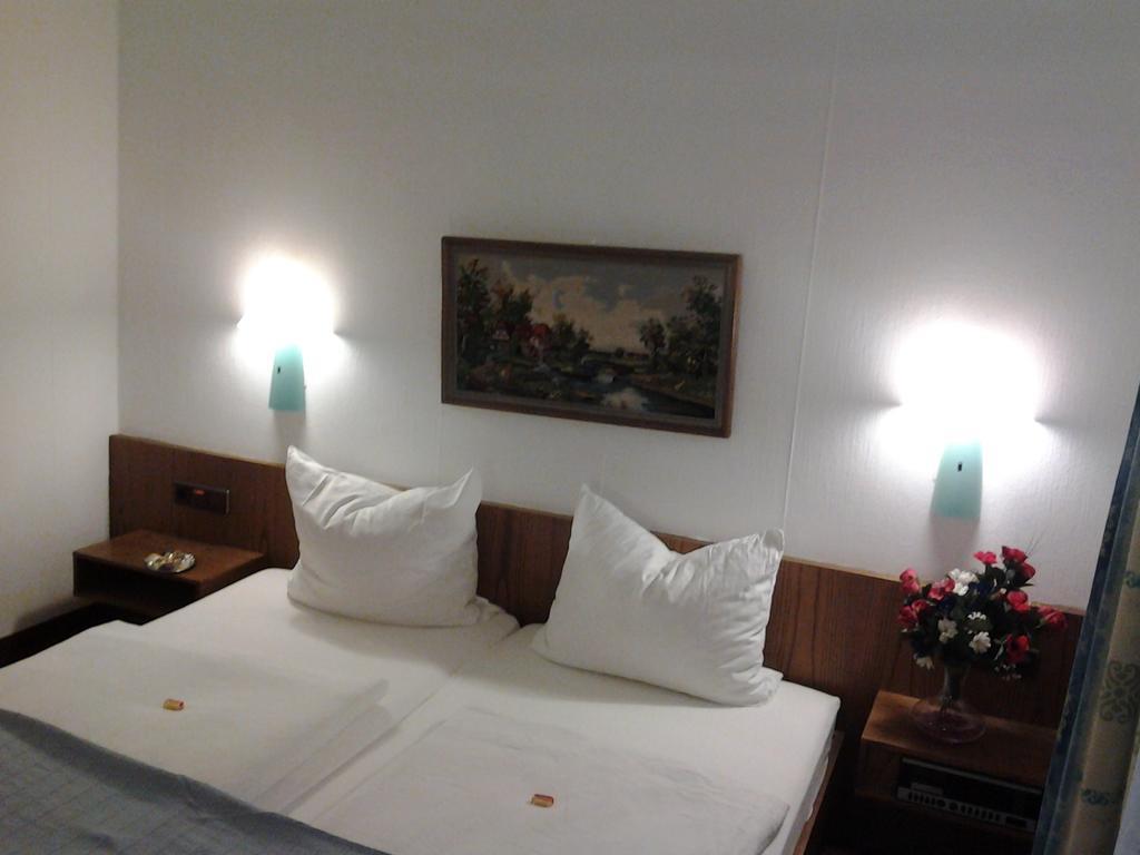 S&L Hotel Нойс Екстер'єр фото
