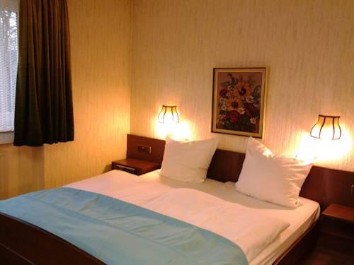 S&L Hotel Нойс Екстер'єр фото