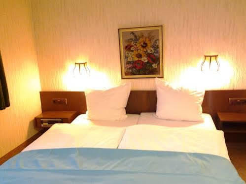 S&L Hotel Нойс Екстер'єр фото