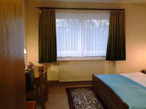 S&L Hotel Нойс Екстер'єр фото