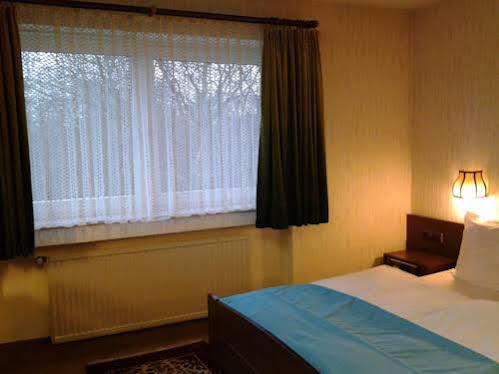 S&L Hotel Нойс Екстер'єр фото