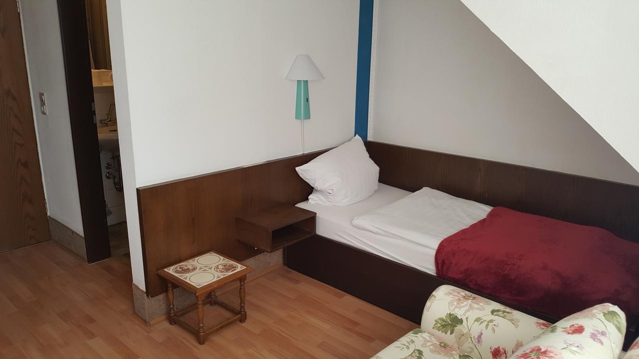 S&L Hotel Нойс Екстер'єр фото