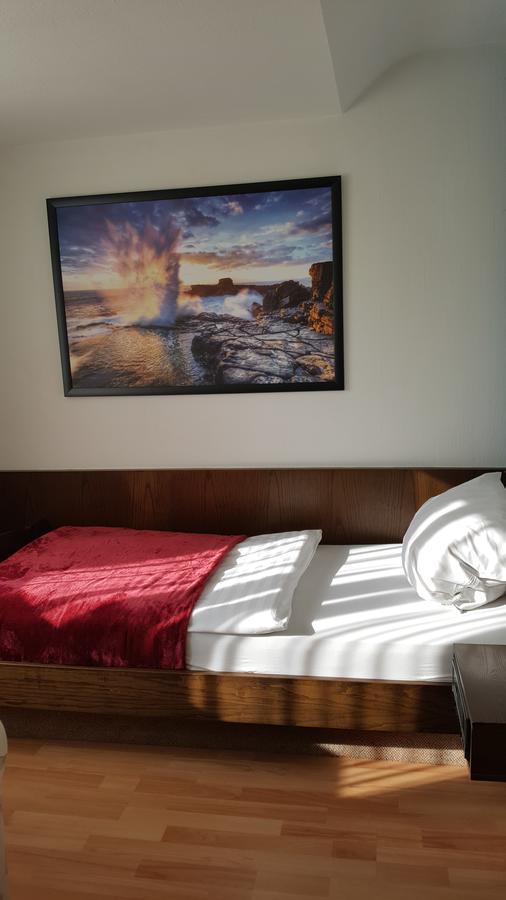 S&L Hotel Нойс Екстер'єр фото