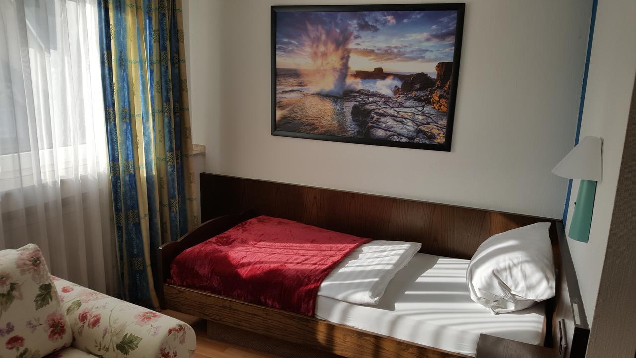 S&L Hotel Нойс Екстер'єр фото
