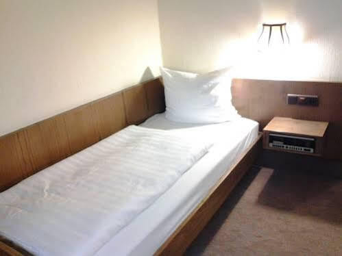 S&L Hotel Нойс Екстер'єр фото